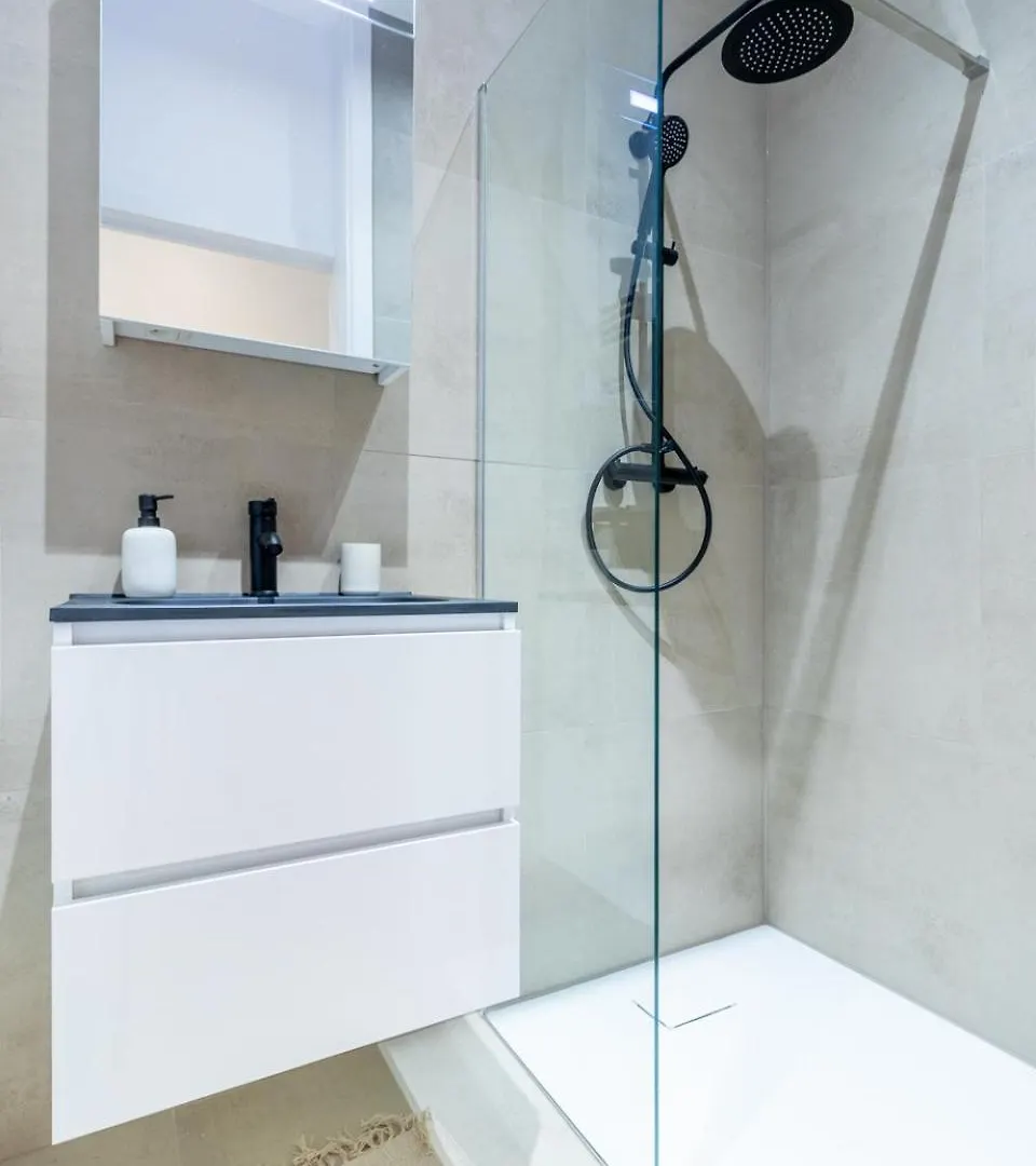 Sleek City Stays - Urban Elegance In The Heart Of Gante Apartamento