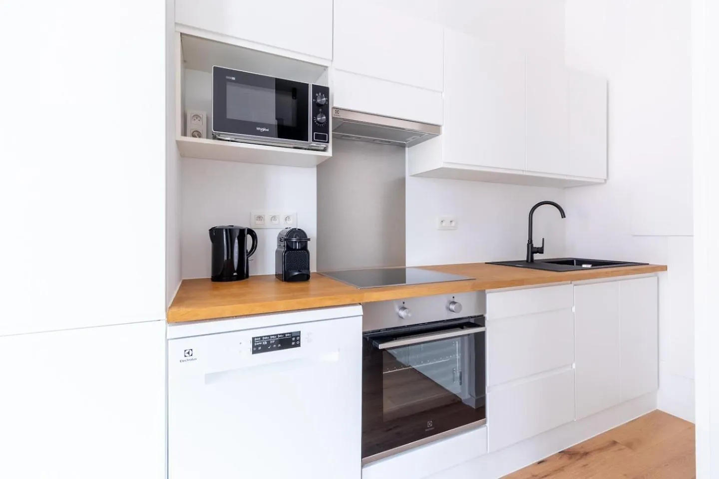 Sleek City Stays - Urban Elegance In The Heart Of Gante 0*,  Bélgica