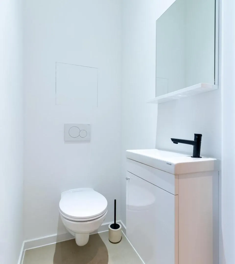 Sleek City Stays - Urban Elegance In The Heart Of Gante Bélgica