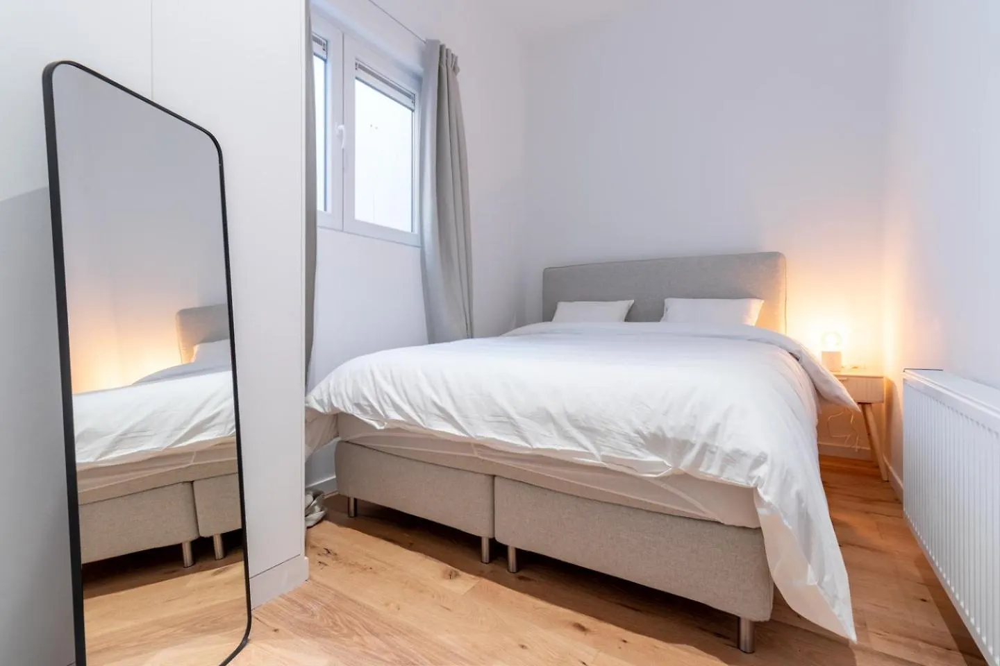 Sleek City Stays - Urban Elegance In The Heart Of Gante 0*,