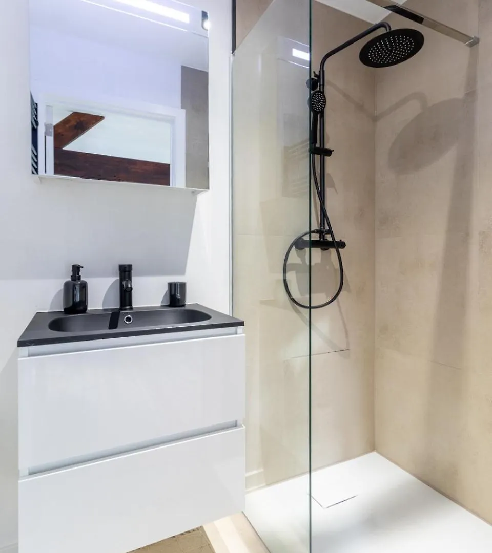 Apartamento Sleek City Stays - Urban Elegance In The Heart Of Gante Bélgica