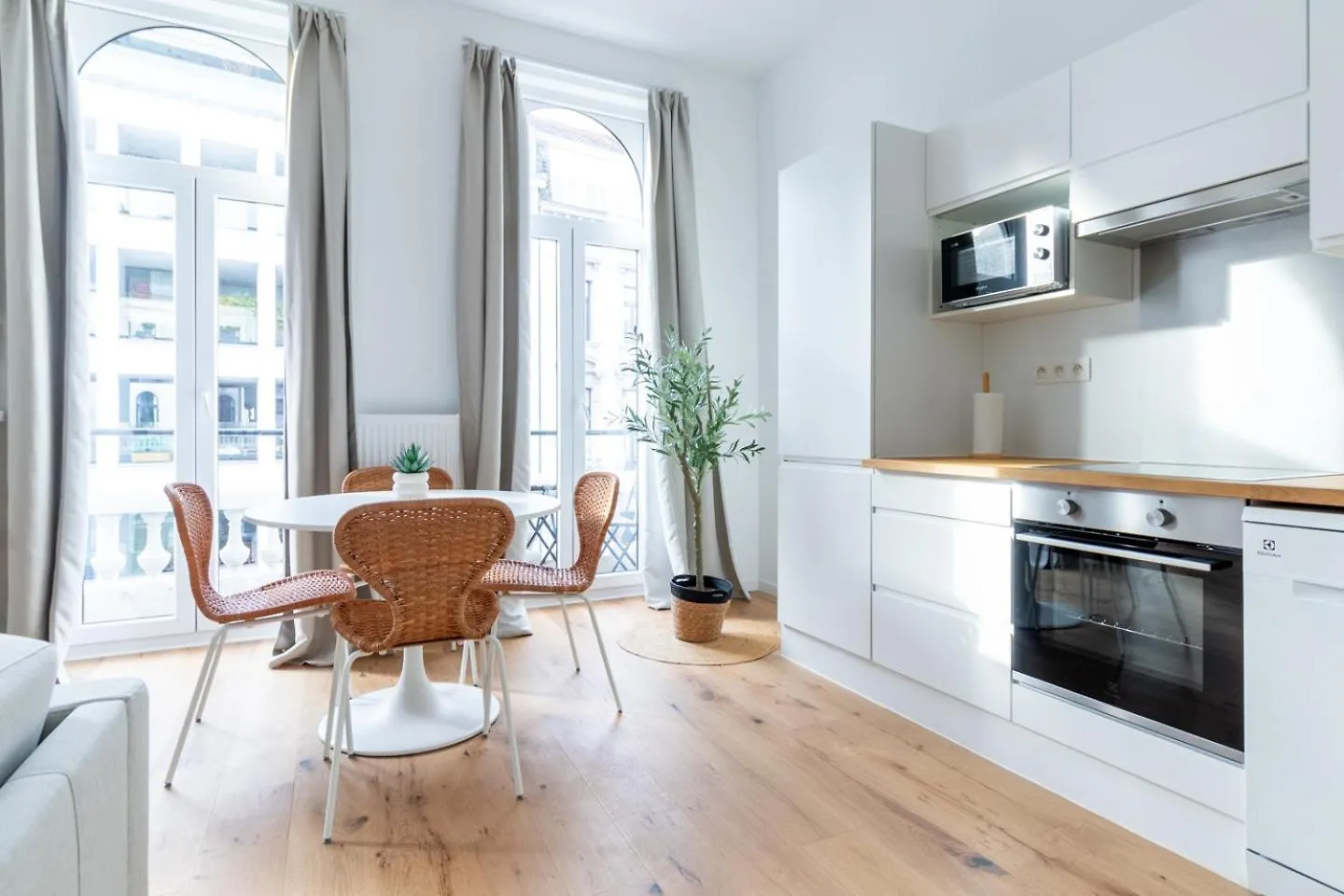 Sleek City Stays - Urban Elegance In The Heart Of Gante 0*,  Bélgica