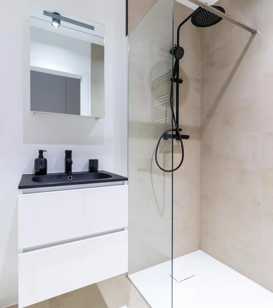 Sleek City Stays - Urban Elegance In The Heart Of Gante Apartamento